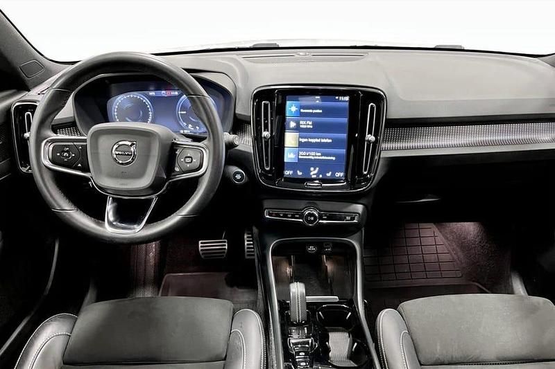 Begagnad Volvo XC40 R-Design 265 HK (194 kW) 2022 Vit SUV
