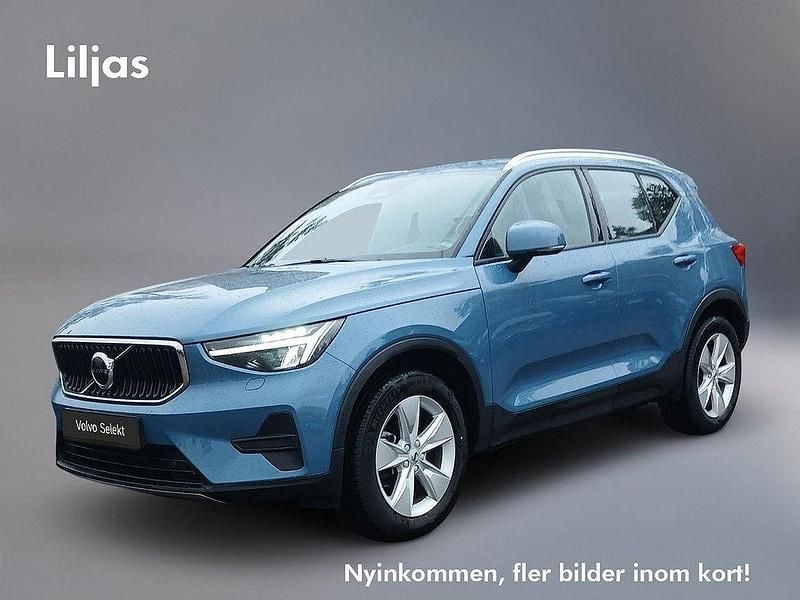 Blå Begagnad 2024 Volvo XC40 Core SUV | 339 000 kr (Bra pris) - Bild 1/3