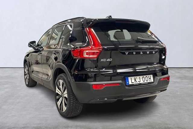 Begagnad Volvo XC40 Core 185 kW (252 HK) 2022 Svart SUV
