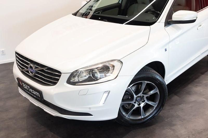 Begagnad Volvo XC60 Ocean Race 215 HK (158 kW) 2014 Vit SUV