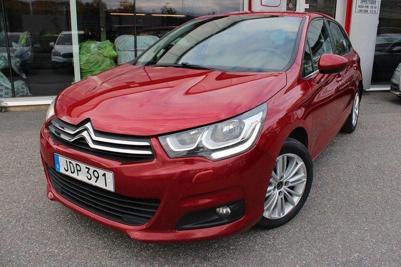 Röd Begagnad 2015 Citroën C4 Halvkombi | 54 900 kr (Marknadspris) - Bild 1/4
