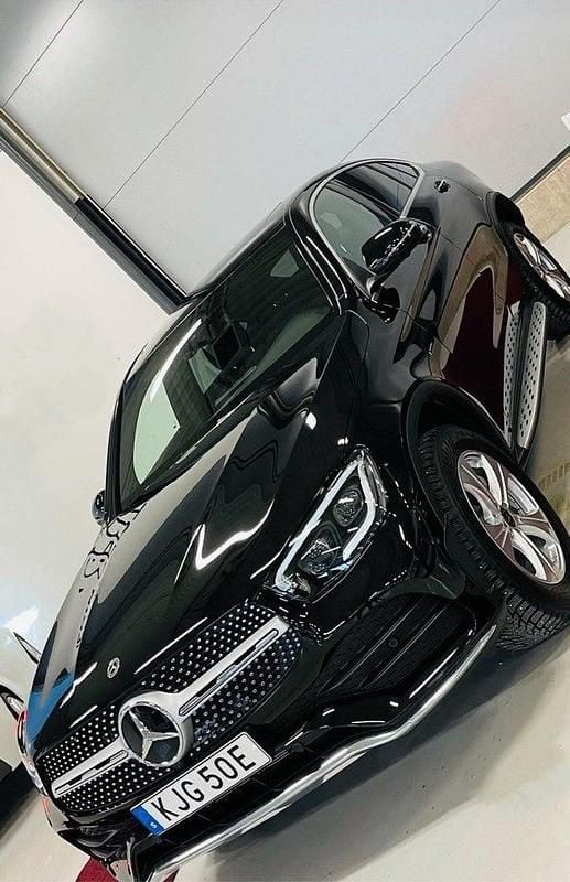 Begagnad 2021 Mercedes GLC300 Sportkupé | 495 000 kr (Superpris) - Bild 1/4