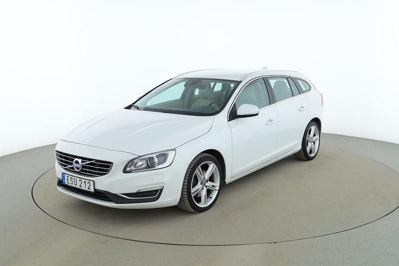 Vit Begagnad 2016 Volvo V60 Summum Kombi | 189 000 kr (Lite dyr) - Bild 1/3