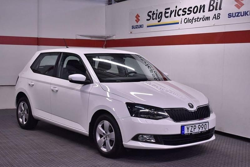 Vit Begagnad 2017 Skoda Fabia Style Halvkombi | 98 500 kr (Marknadspris) - Bild 1/4