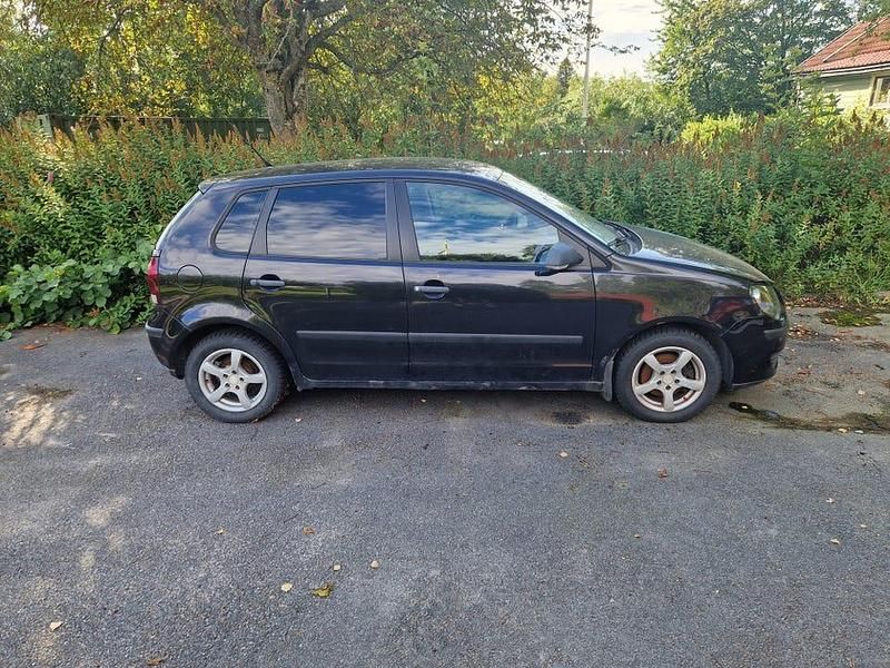 Begagnad 2006 VW Polo Halvkombi | 15 000 kr (Marknadspris) - Bild 1/4