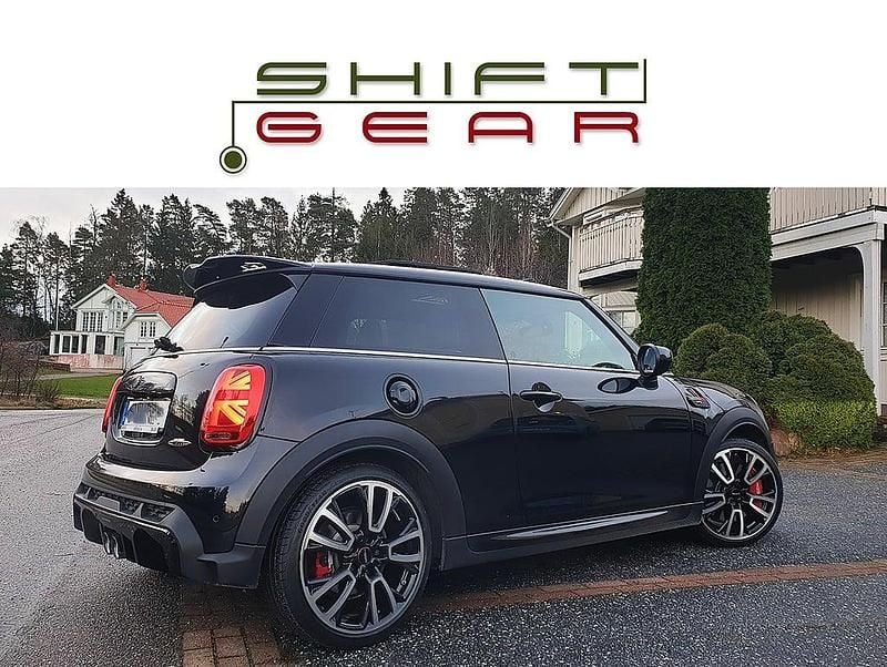 Midnight black metallic | satellite grey läder Begagnad 2024 Mini John Cooper Works Halvkombi | 443 000 kr - Bild 1/4