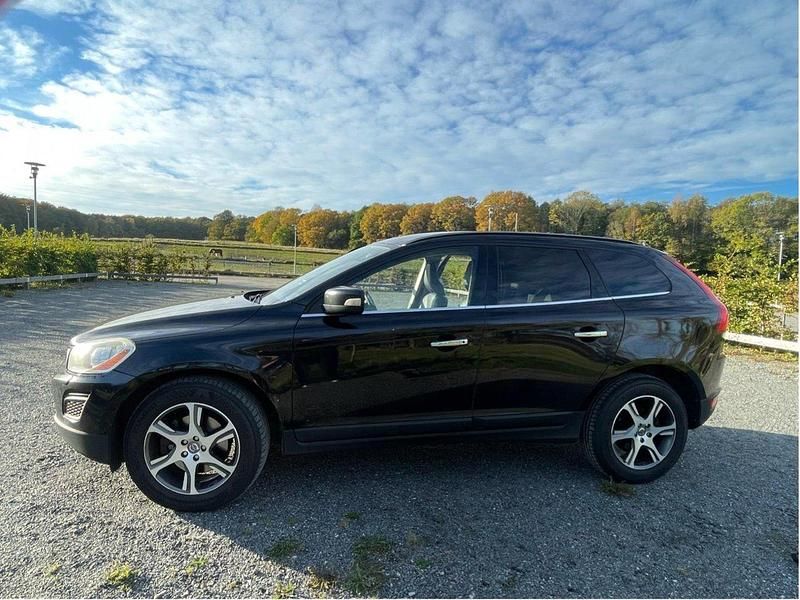 Svart Begagnad 2013 Volvo XC60 Summum SUV | 80 000 kr (Marknadspris) - Bild 1/4