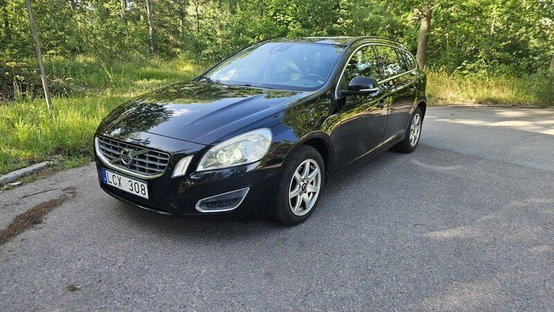 Svart Begagnad 2011 Volvo V60 Kombi | 60 000 kr (Bra pris) - Bild 1/4