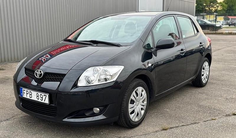 Begagnad Toyota Auris 124 HK (91 kW) 2007 Svart Halvkombi