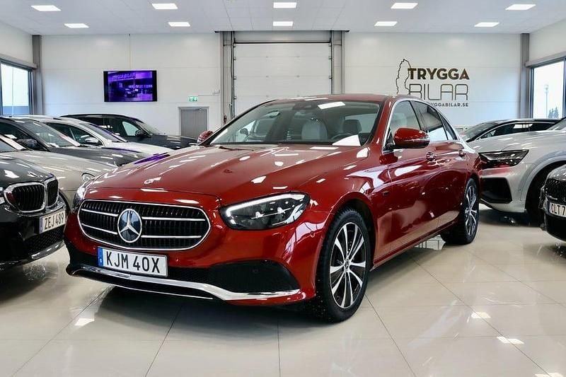 Röd Begagnad 2021 Mercedes E300 Avantgarde Sedan | 419 000 kr (Marknadspris) - Bild 1/4