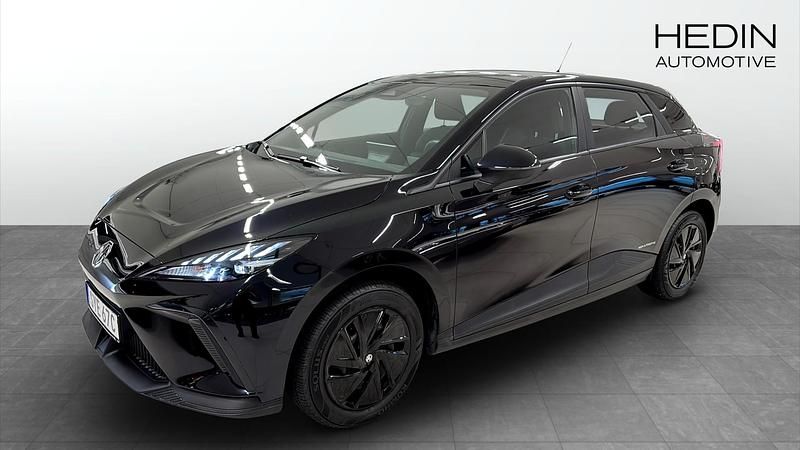 Svart (black) Begagnad 2023 MG MG4 EV Halvkombi | 279 900 kr (Lite dyr) - Bild 1/4