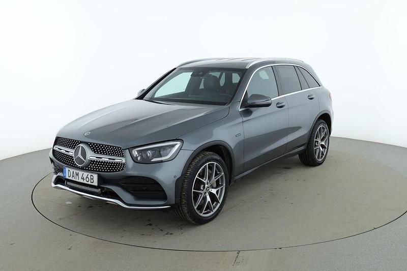 Begagnad Mercedes GLC300e AMG line 306 HK (225 kW) 2021 Grå SUV