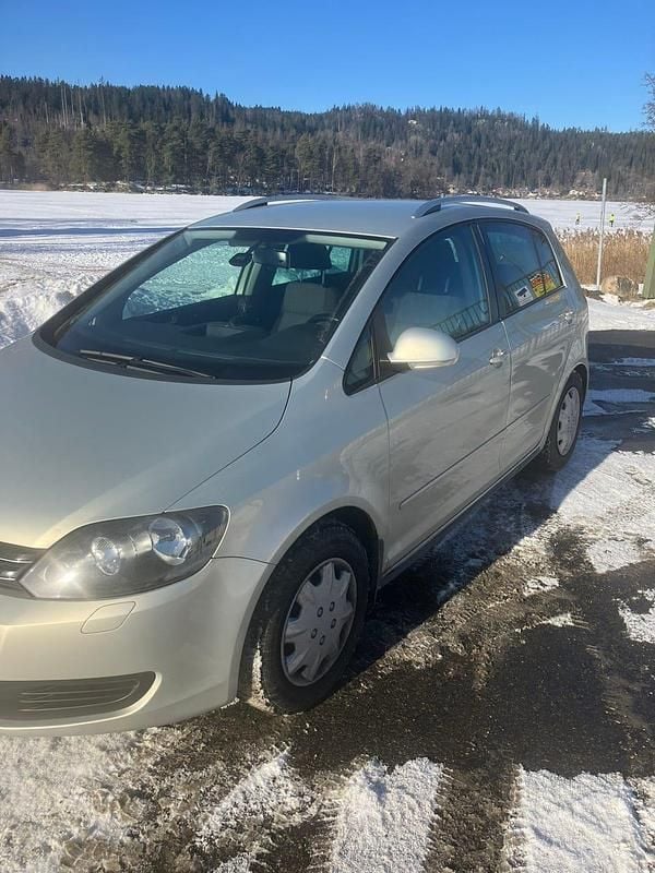 Begagnad VW Golf Plus Cross 105 HK (77 kW) 2011 Minibuss