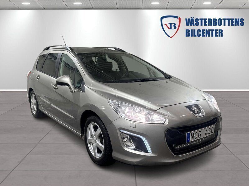 Ljusgrå (grå) Begagnad 2012 Peugeot 308 Kombi | 69 900 kr (Marknadspris) - Bild 1/4