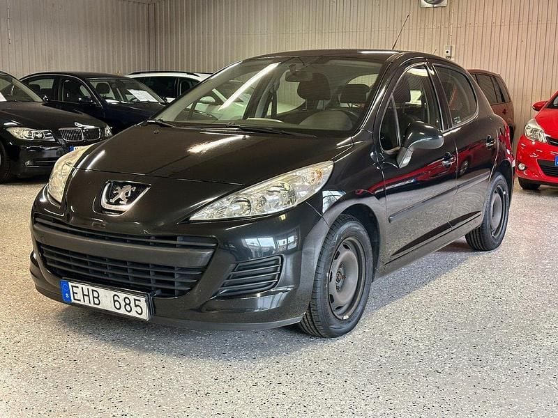 Svart Begagnad 2010 Peugeot 207 Halvkombi | 39 900 kr (Marknadspris) - Bild 1/4