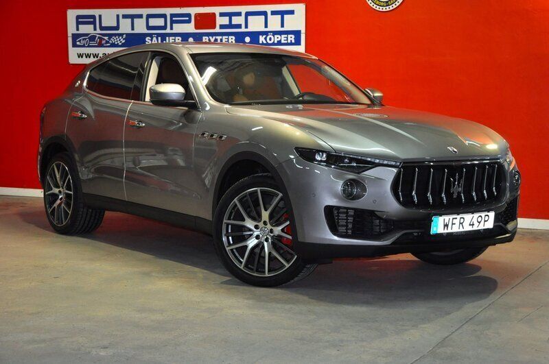 Grå (gråmetallic/ brun läder) Begagnad 2019 Maserati Levante SUV | 674 900 kr - Bild 1/4