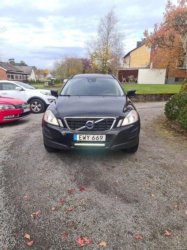 Svart Begagnad 2012 Volvo XC60 Momentum SUV | 129 000 kr (Lite dyr) - Bild 1/4