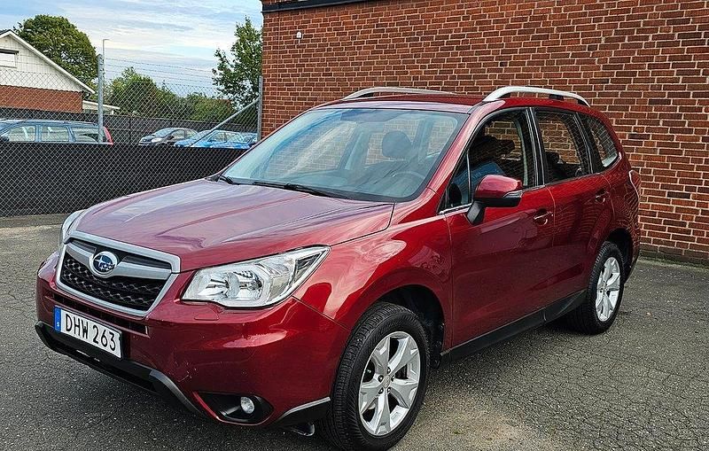 Ljusröd (röd metallic) Begagnad 2014 Subaru Forester SUV | 179 900 kr (Lite dyr) - Bild 1/4