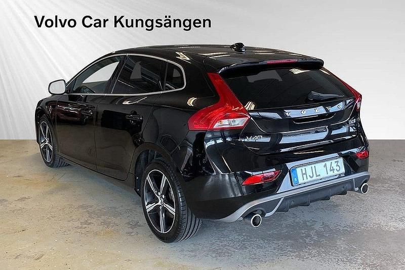 Begagnad Volvo V40 Business Edition 122 HK (89 kW) 2017 Svart Kombi