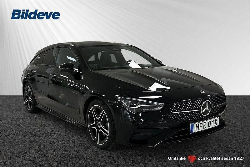 Svart Begagnad 2024 Mercedes CLA200 Shooting Brake AMG Kombi | 379 900 kr (Superpris) - Bild 1/4