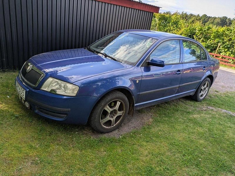 Blå Begagnad 2003 Skoda Superb Sedan | 8 000 kr - Bild 1/2