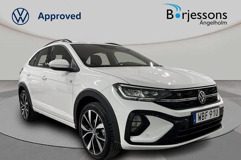 Vit Begagnad 2024 VW Taigo R-line SUV | 254 000 kr (Marknadspris) - Bild 1/4