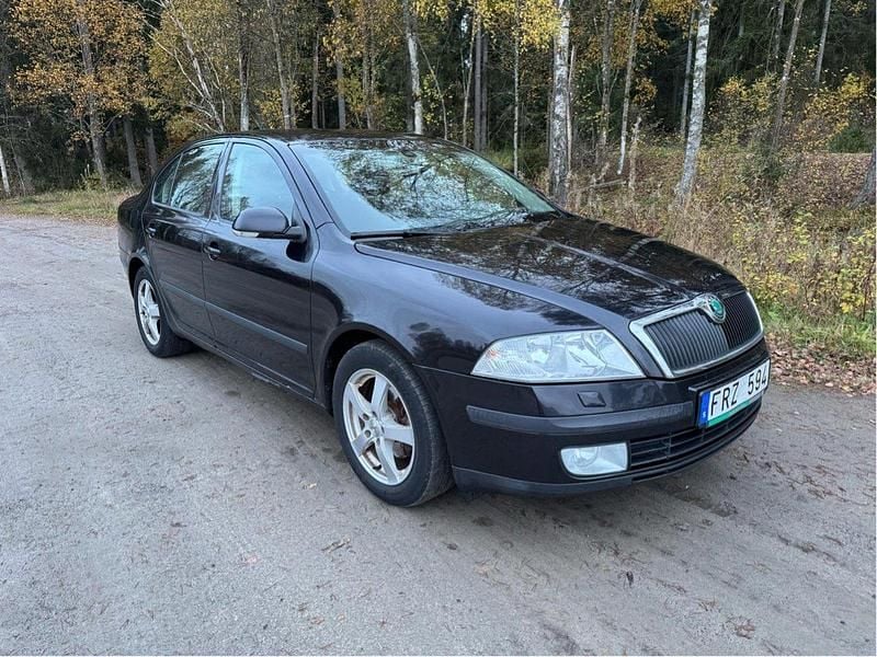 Svart Begagnad 2008 Skoda Octavia Halvkombi | 8 000 kr (Superpris) - Bild 1/4