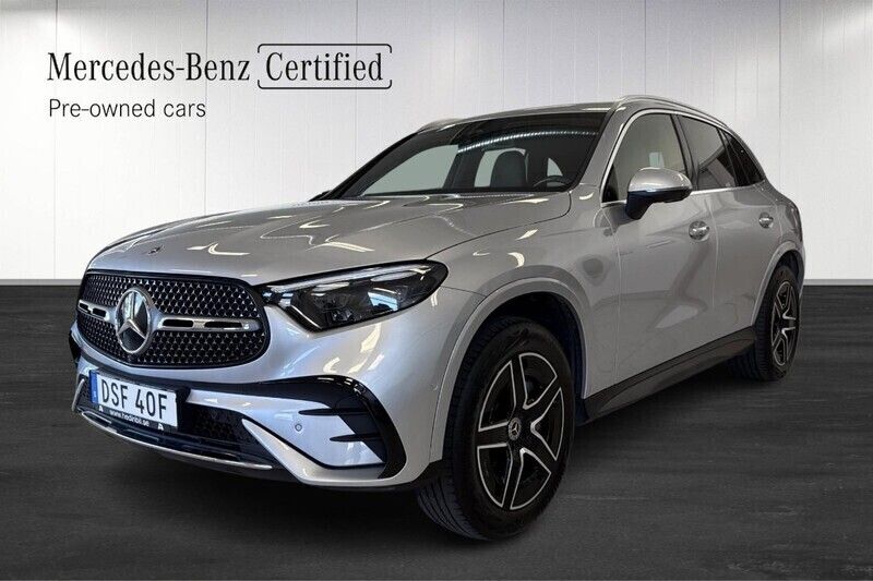 Silver Begagnad 2023 Mercedes GLC300e AMG SUV | 709 900 kr (Marknadspris) - Bild 1/4