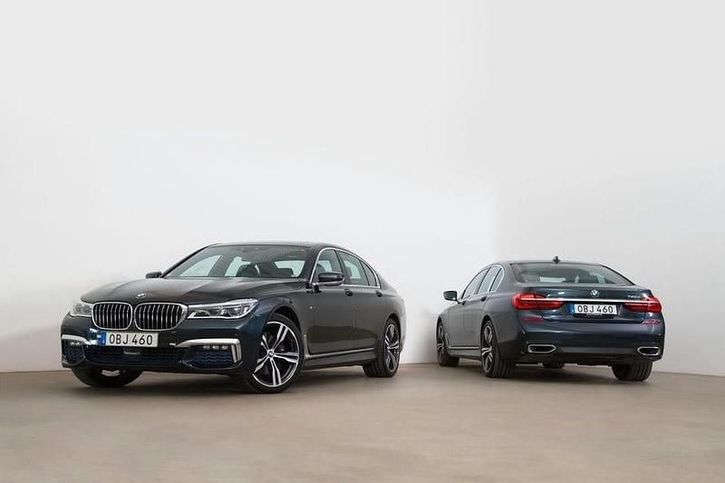 Grå Begagnad 2016 BMW 740L M Sport Sedan | 499 000 kr - Bild 1/4