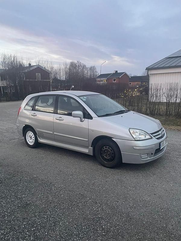 Begagnad 2004 Suzuki Liana Halvkombi | 12 000 kr (Marknadspris) - Bild 1/4