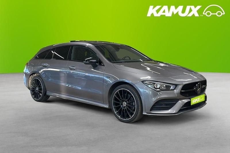 Grå Begagnad 2021 Mercedes CLA250 Shooting Brake AMG Kombi | 249 900 kr (Marknadspris) - Bild 1/3