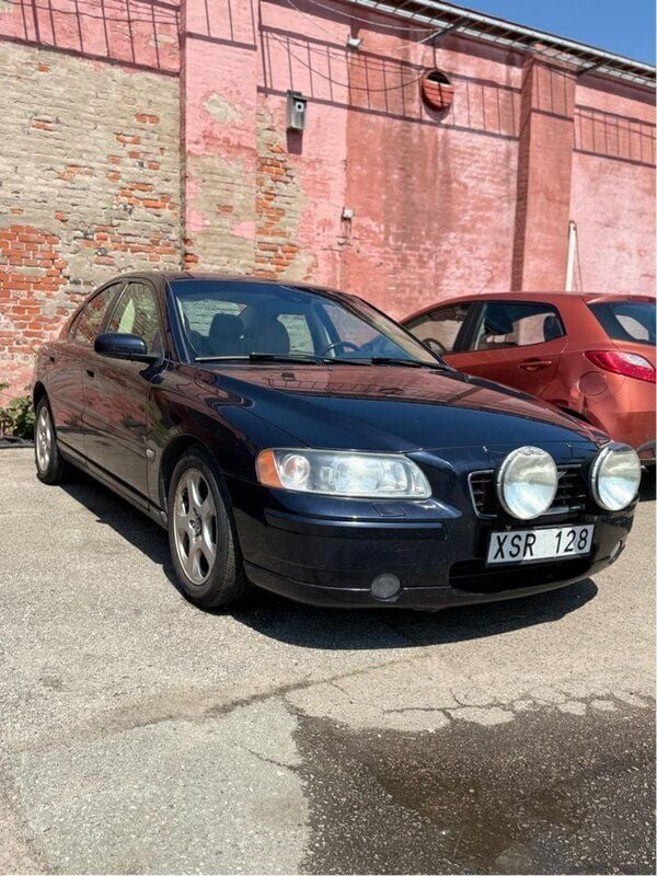Blå Begagnad 2006 Volvo S60 Momentum Sedan | 32 500 kr (Bra pris) - Bild 1/4
