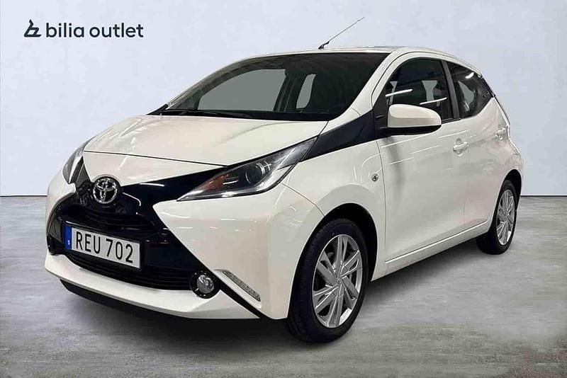 Vit Begagnad 2016 Toyota Aygo Halvkombi | 84 900 kr - Bild 1/1