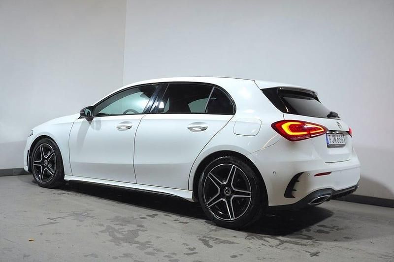 Begagnad Mercedes A180 AMG 136 HK (100 kW) 2019 Vit Halvkombi