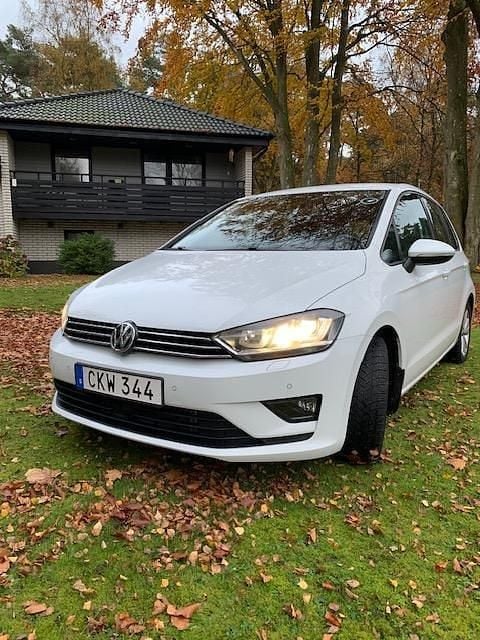 Vit Begagnad 2015 VW Golf VII Halvkombi | 109 000 kr (Marknadspris) - Bild 1/4