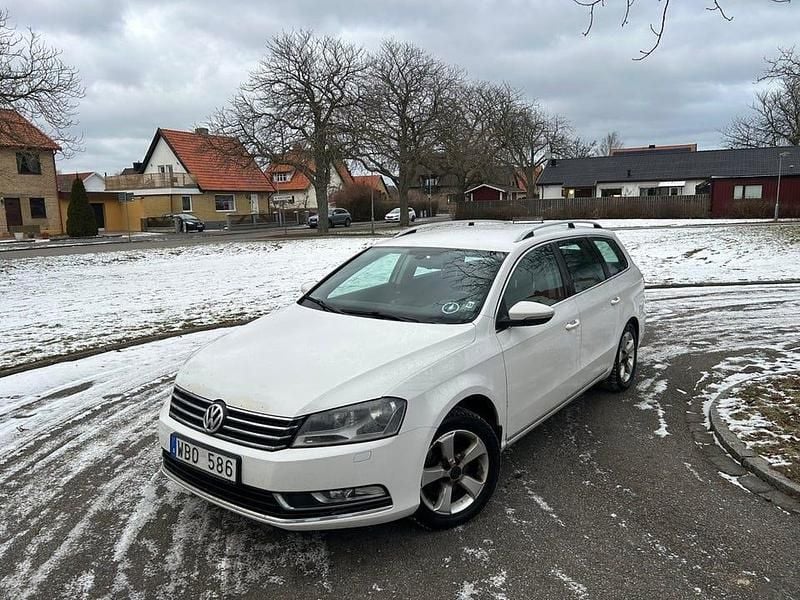 Vit Begagnad 2012 VW Passat Kombi | 49 000 kr (Bra pris) - Bild 1/4