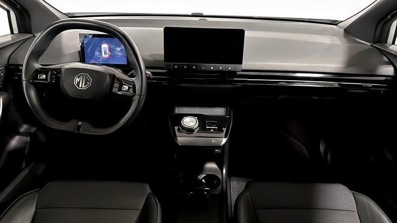 Begagnad MG MG4 EV Luxury 150 kW (204 HK) 2022 Vit Halvkombi