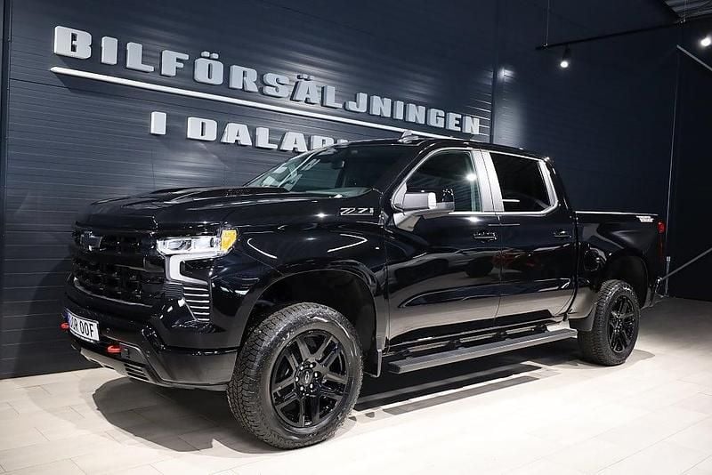 Svart Ny 2025 Chevrolet Silverado Pickup | 1 099 000 kr - Bild 1/4
