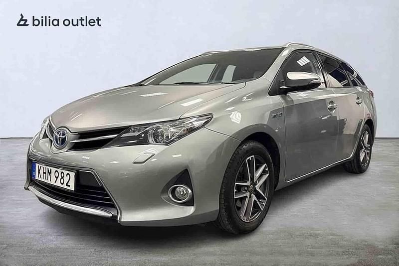 Grå Begagnad 2015 Toyota Auris Touring Sports Kombi | 139 900 kr (Marknadspris) - Bild 1/1