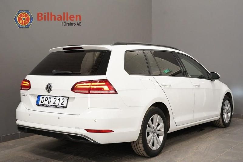 Begagnad VW Golf VII 110 HK (80 kW) 2018 Vit Kombi