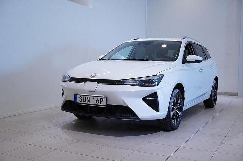 Vit (dover white) Begagnad 2022 MG MG5 EV Comfort Kombi | 199 900 kr - Bild 1/4
