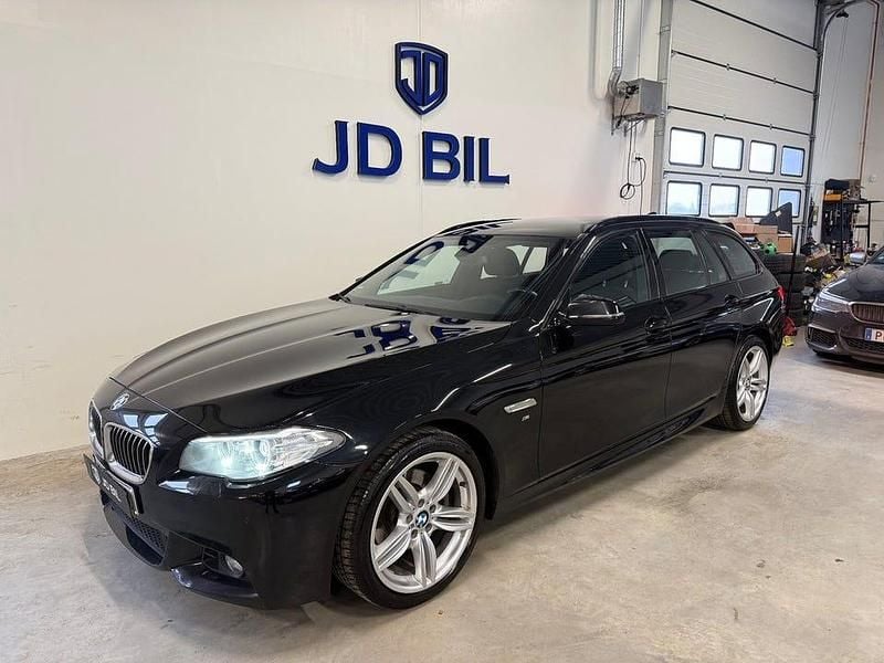 Svart Begagnad 2017 BMW 520 M Sport Kombi | 159 800 kr (Superpris) - Bild 1/4