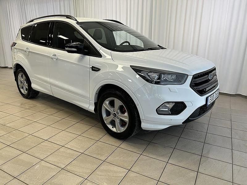 Vit Begagnad 2019 Ford Kuga ST-Line SUV | 159 000 kr (Marknadspris) - Bild 1/4
