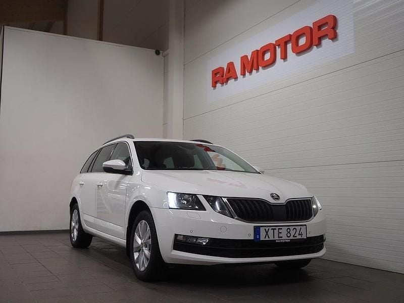 Vit Begagnad 2017 Skoda Octavia Ambition Kombi | 164 900 kr (Lite dyr) - Bild 1/3