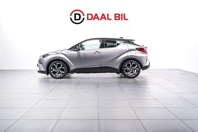 Mörkgrå Begagnad 2017 Toyota C-HR Style SUV | 184 700 kr (Marknadspris) - Bild 1/4