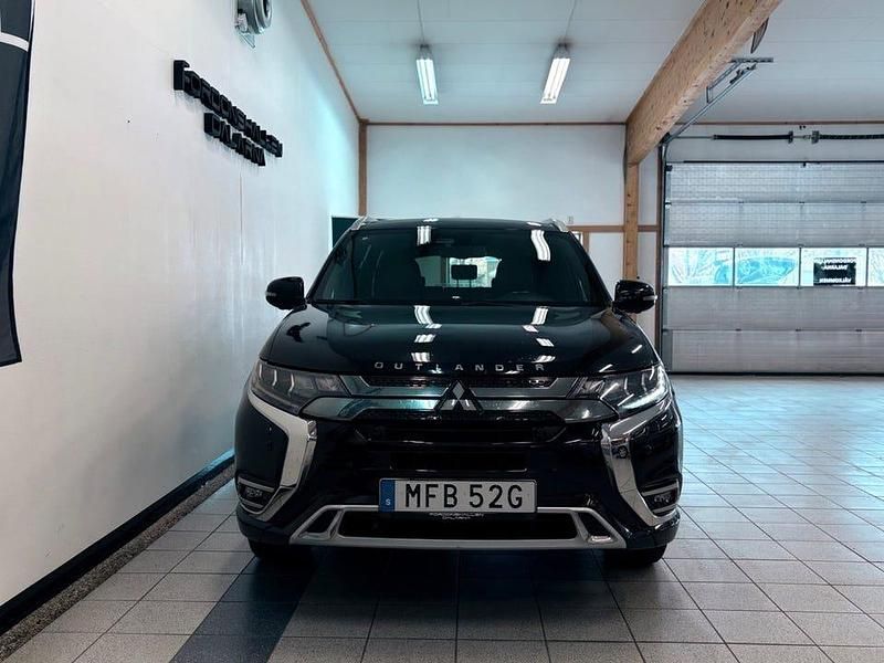 Begagnad Mitsubishi Outlander 224 HK (164 kW) 2019 Svart SUV