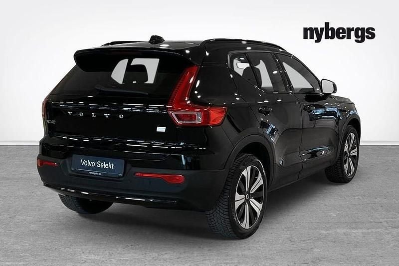 Begagnad Volvo XC40 Core 175 kW (238 HK) 2023 Svart SUV