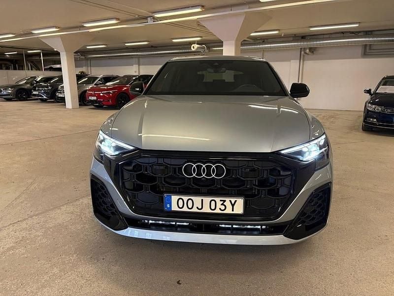Begagnad Audi Q8 S-Line 490 HK (360 kW) 2024 Silver SUV
