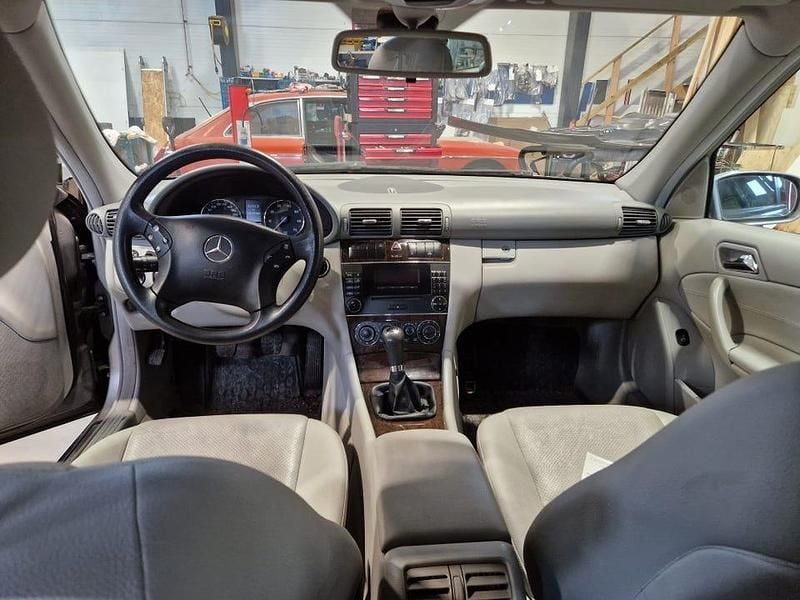 Begagnad Mercedes C180 143 HK (105 kW) 2005
