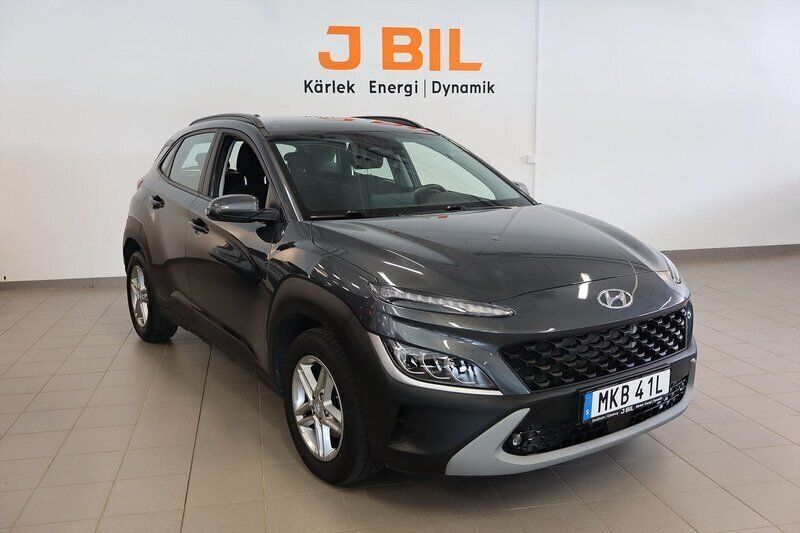 Grå Begagnad 2022 Hyundai Kona Essential SUV | 184 900 kr (Marknadspris) - Bild 1/4